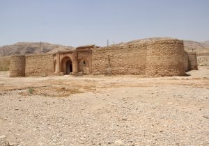 قلعه کنجانچم ایلام به مجتمع اقامتی پذیرایی سنتی بین‌راهی تبدیل می‌شود