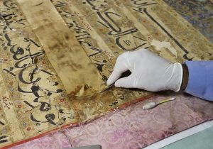 ۵ قرآن تاریخی و بازار شهر نودشه مرمت شد