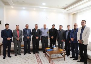 عیادت استاندار از ظاهر سارایی شاعر و ادیب ایلامی
